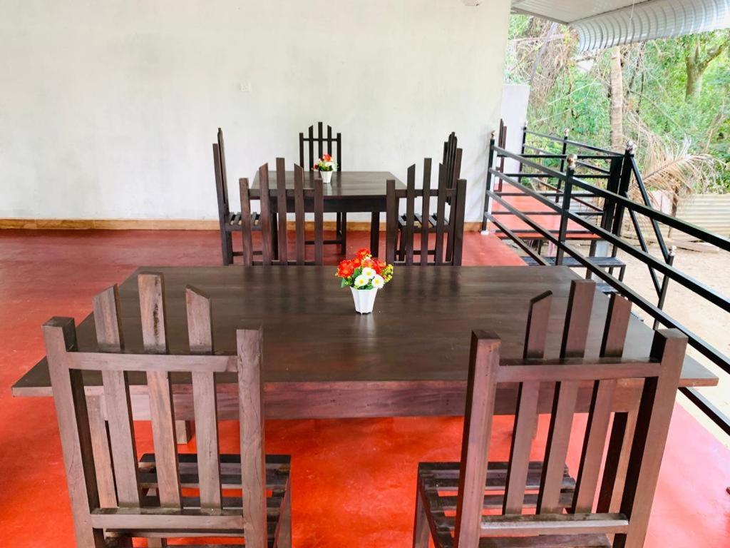 Peacock Villa Resort Udawalawe Buitenkant foto